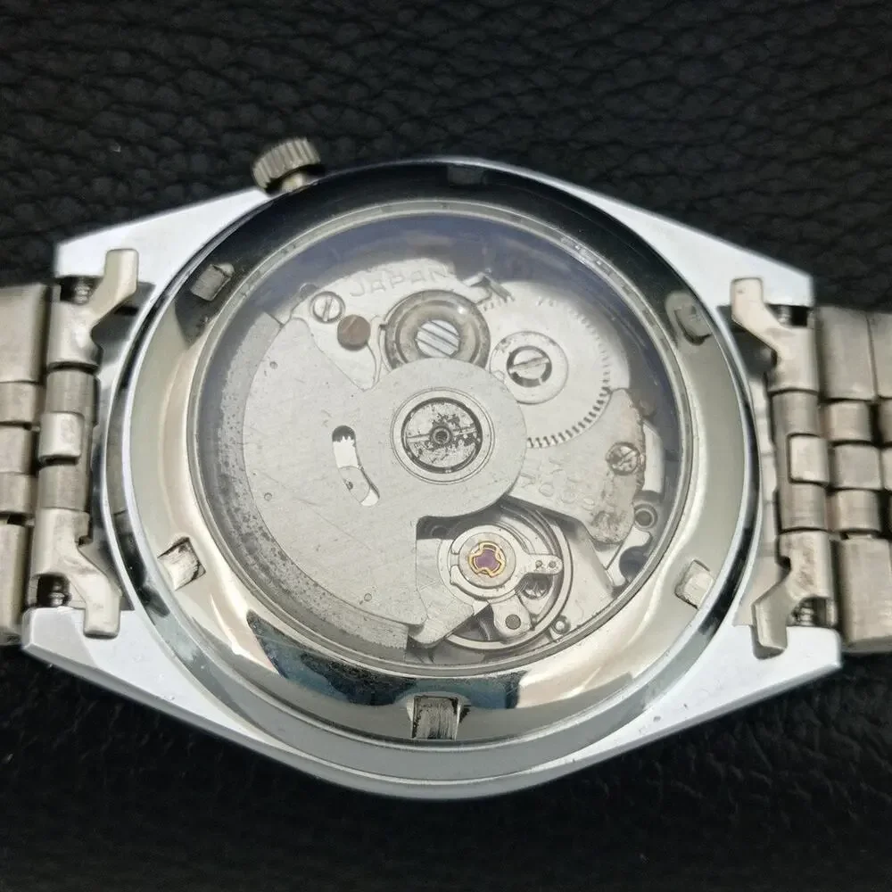 Vintage 1983 Seiko Automatic Mens Silver Watch W/daydate & Red accents